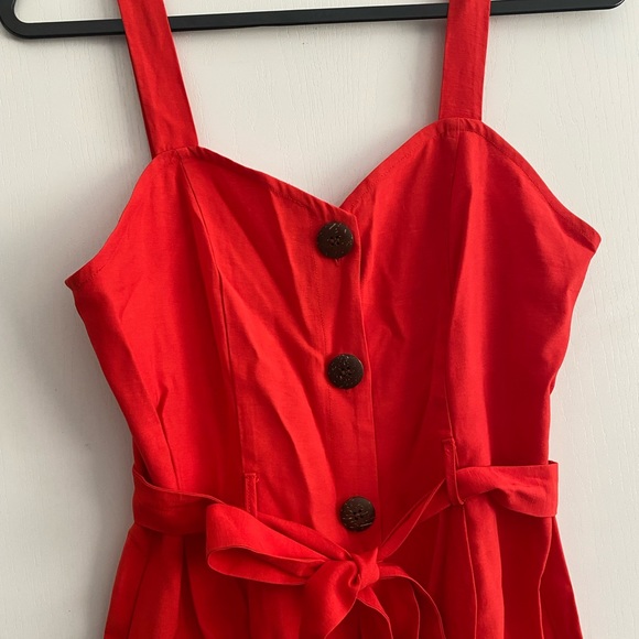 Size M sweetheart midi dress with belt. Red dress button up - Picture 2 of 2